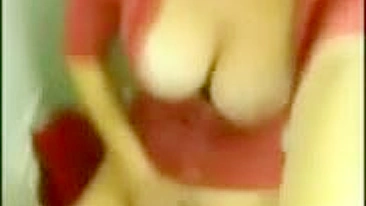 Morena Peituda Universitária Se Masturbando no Avião