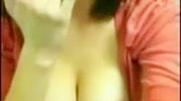 Morena Peituda Universitária Se Masturbando no Avião