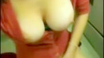 Morena Peituda Universitária Se Masturbando no Avião