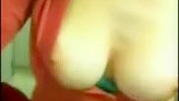 Morena Peituda Universitária Se Masturbando no Avião