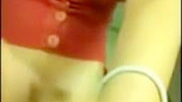 Morena Peituda Universitária Se Masturbando no Avião