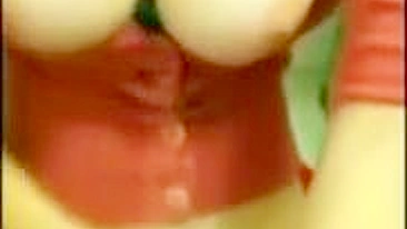 Morena Peituda Universitária Se Masturbando no Avião