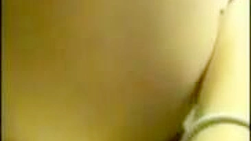 Morena Peituda Universitária Se Masturbando no Avião