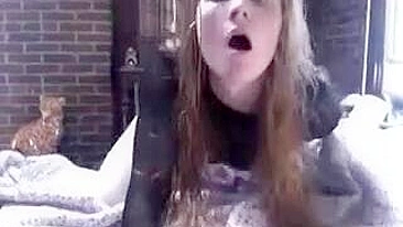 Novinha Magrinha de Buceta Sensível Goza Rápido em Vídeo Caseiro de Masturbação