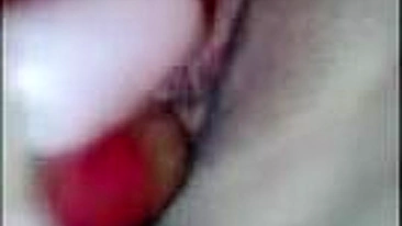 Pornstar amadora gozando na masturbação com buceta raspada e brinquedos sexuais