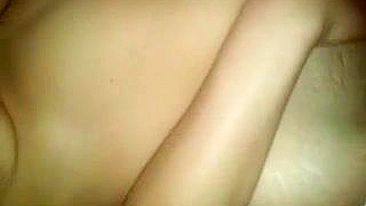 MILF Mamãe Buceta Peluda se Masturba de Calcinha Branca