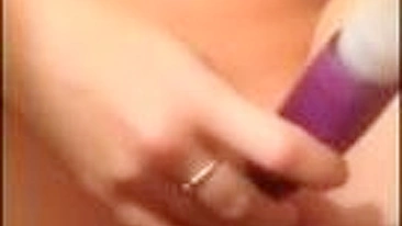 MILF se Masturba com Consolo Preto - Compilação de Esposa Peituda Gozando