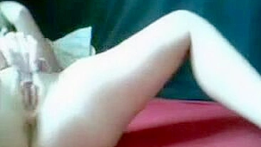 Namorada Amadora Gozando com Dildo em Brincadeira Solo