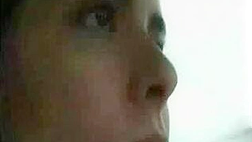 Orgasmo no Carro - Amadora Dirigindo com Dildo e Dedos!