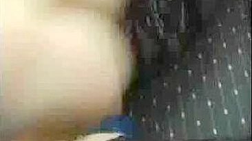 Orgasmo no Carro - Amadora Dirigindo com Dildo e Dedos!