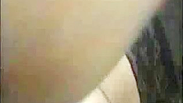 Orgasmo no Carro - Amadora Dirigindo com Dildo e Dedos!