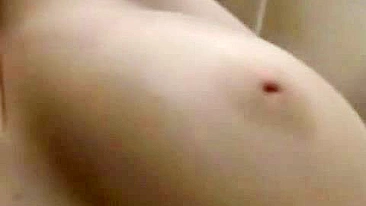 Corpo Apertadinho de Novinha Se Masturba Sozinha em Casa