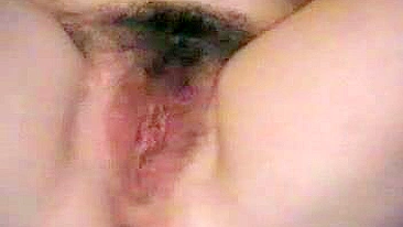 MILF Se Masturba com Dildo e Goza na Calcinha!