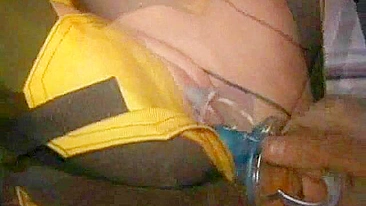 MILF do Meio-Oeste em Sessão Solo Sensual com Consolo e Jatos de Gozo!