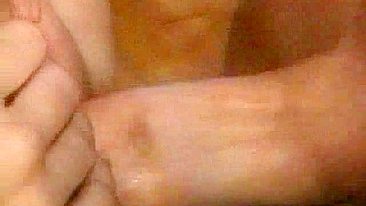MILF do Meio-Oeste em Sessão Solo Sensual com Consolo e Jatos de Gozo!
