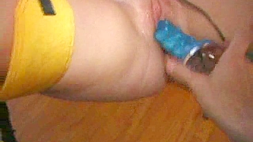 MILF do Meio-Oeste em Sessão Solo Sensual com Consolo e Jatos de Gozo!