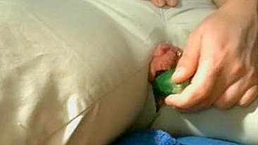 Fetiche de Masturbação - Buceta Inchada e Calcinha sem Fundo!