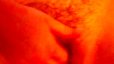 Dedada gordinha - BBW amadora se masturbando com tetas peludas