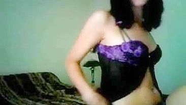 Morena Universitária se Masturba Sensual em Casa com Dedos e Gozada