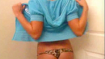 Brianna Striptease Solo e Orgasmo Molhado com Dedos