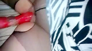 Mãe MILF Safada se Masturbando na Meia-Calça com Consolos e Creme!