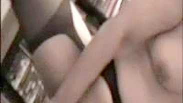 Mãe Latina Madura Peluda Se Masturbando com Brinquedos Caseiros