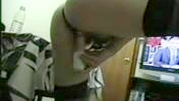 Pornô Caseiro de MILF Latina Amadora - Emi Se Masturbando com Consolos e Brinquedos