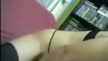 Pornô Caseiro de MILF Latina Amadora - Emi Se Masturbando com Consolos e Brinquedos