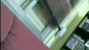 Pornô Caseiro de MILF Latina Amadora - Emi Se Masturbando com Consolos e Brinquedos