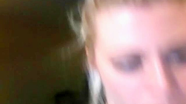 Amadora Kristen Chupando Dildo e se Masturbando no Show!