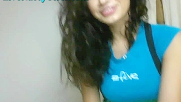 Latina Amadora Tira a Roupa e se Masturba na Webcam!