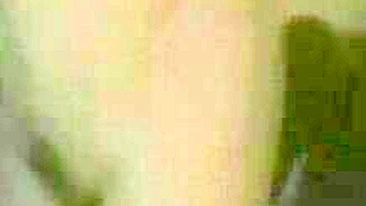 Esposa MILF Se Masturba com Vibrador Rosa e Consolos