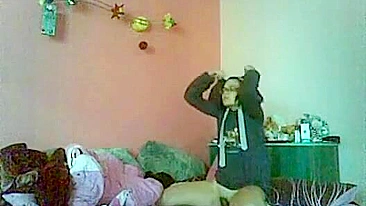 Morena Universitária em Masturbação Solo Sensual com Consolo e Dedos