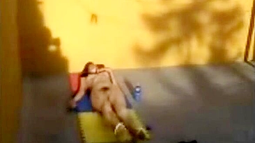 Mãe MILF Latina Peluda Se Masturba com Dedos - Siririca Amadora!