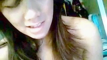 Namorada Asiática Novinha se Masturba Sozinha Caseira pro Namorado