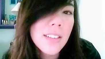 Namorada Asiática em Masturbação Caseira com Consolo e Brinquedos