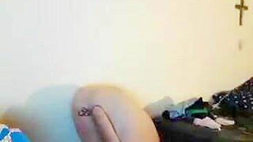 Mãe MILF Caseira Se Masturba com Peitinhos Pequenos e Corpo Magro