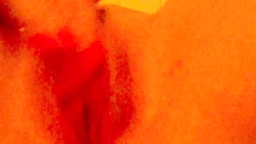 MILF Caseira se Dedando com Gemidos Orgásmicos até Gozar