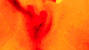 MILF Caseira se Dedando com Gemidos Orgásmicos até Gozar