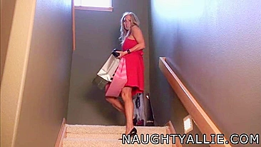 MILF Esposa Safada Faz Show Caseiro com Peitões e Dildo