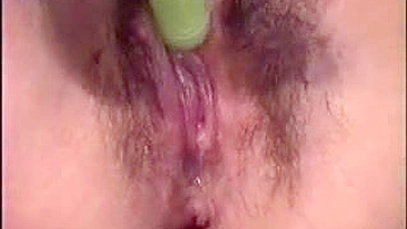 Masturbação Caseira com Gordinha Peluda Gemendo até o Orgasmo