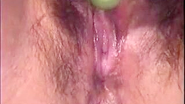 Masturbação Caseira com Gordinha Peluda Gemendo até o Orgasmo