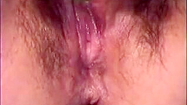 Masturbação Caseira com Gordinha Peluda Gemendo até o Orgasmo