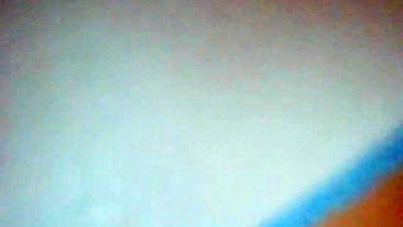 Mãe MILF Peluda se Masturba Sozinha com Consolo Amador