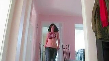 Amadora Alemã Peituda Se Masturba em Casa com Consolo e Bondage