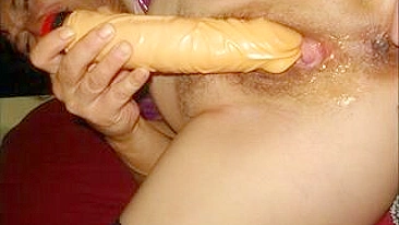 Compilação de Latina Peluda Mamãe Emi Se Masturbando com Brinquedos