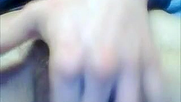 Masturbação Amadora com Clitóris Enorme e Dedos Safados