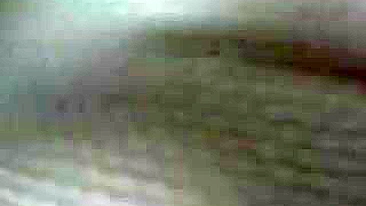 MILF Amadora Cavalga Consolo Gemendo em Masturbação Caseira