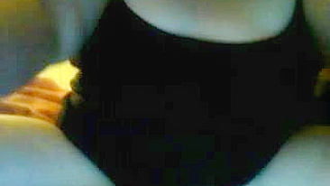 Gordinha Novinha se Masturba com Brinquedos e Óculos!