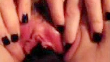 MILF se Masturba com Consolo Preto Grande em Dupla Penetração Amadora